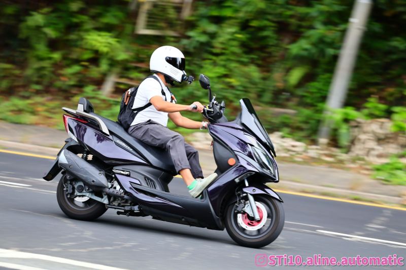 SYM STi10