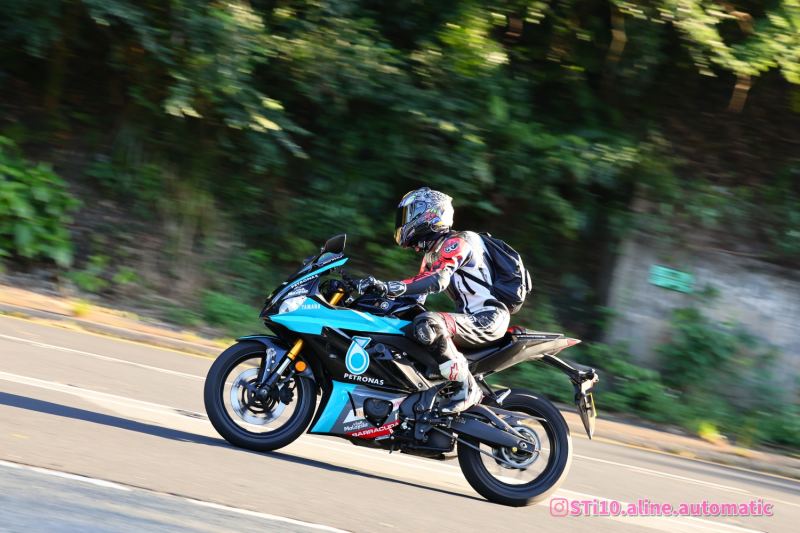 Yamaha R15