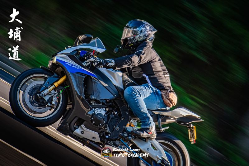 Yamaha R1