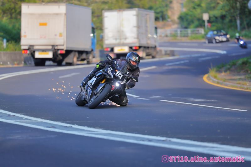 Yamaha R1