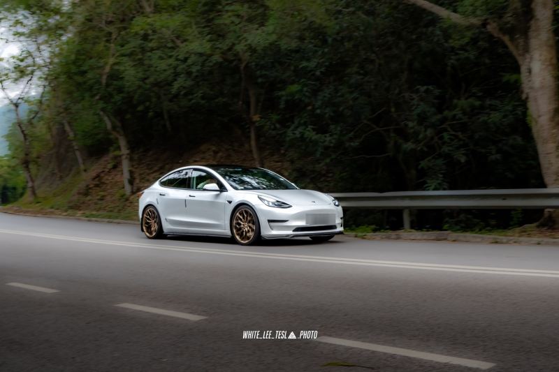 2024-12-10-white-lee-tesla-photo-072e64a4d370