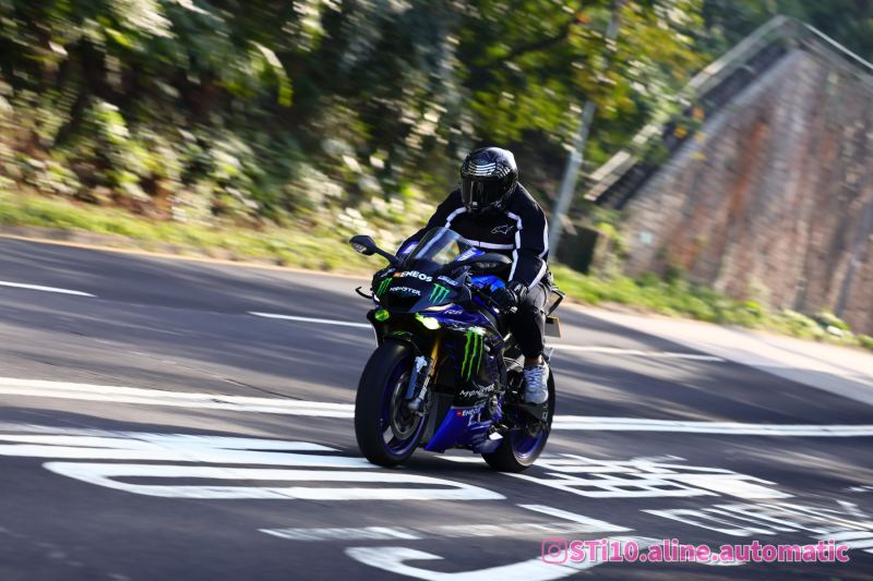 Yamaha R1