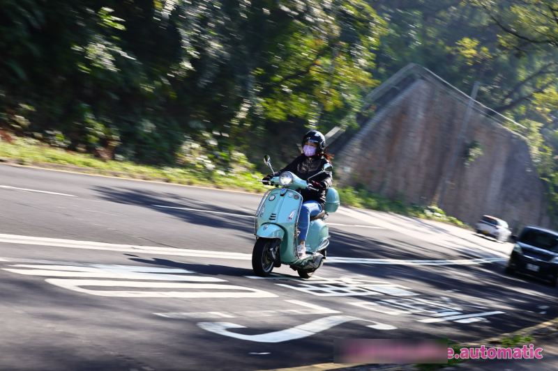 Vespa 946