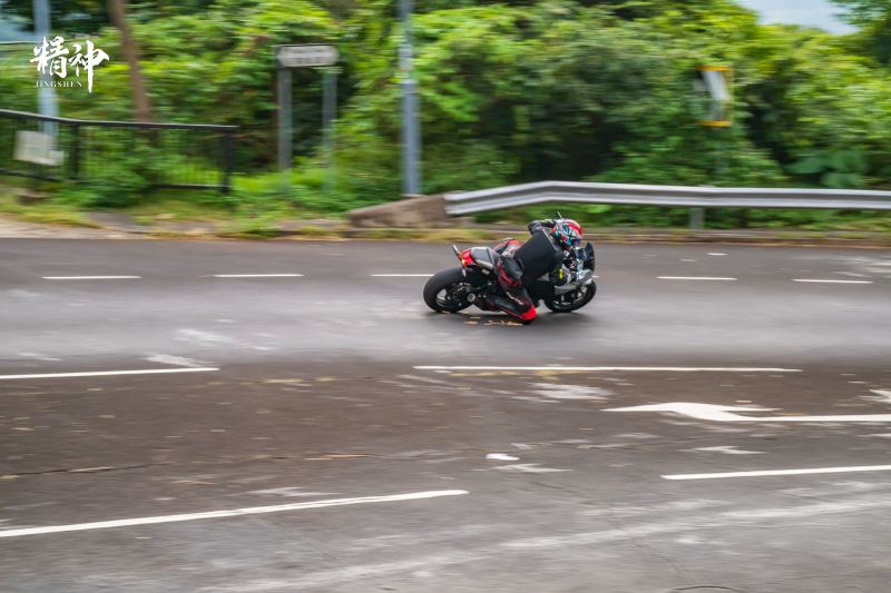 Yamaha R1
