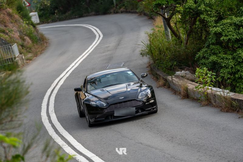 Aston Martin DB9