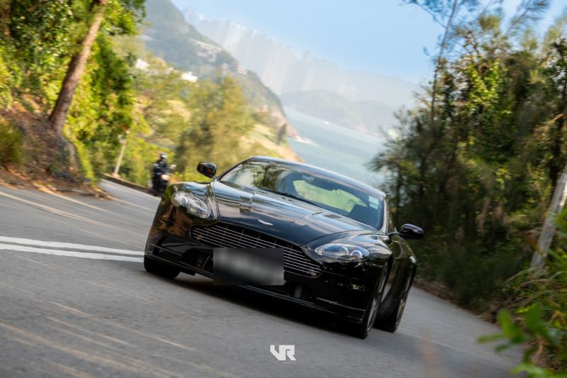 Aston Martin DB9