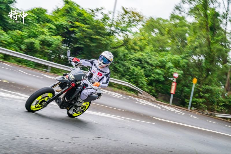 Yamaha R1