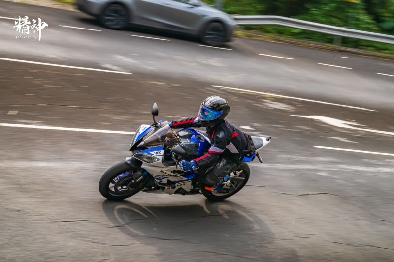 Yamaha R1
