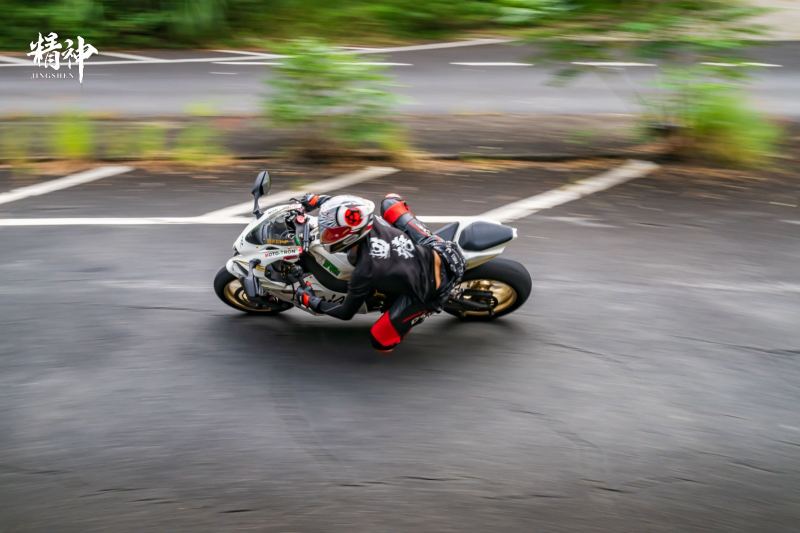 Yamaha R1