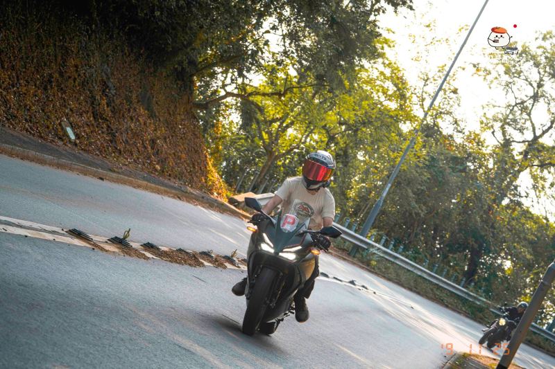 Yamaha R15