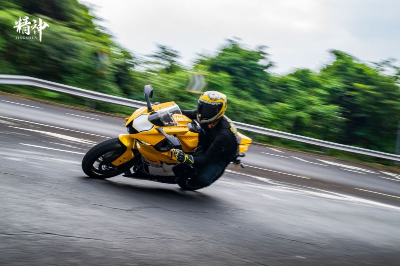 Yamaha R1