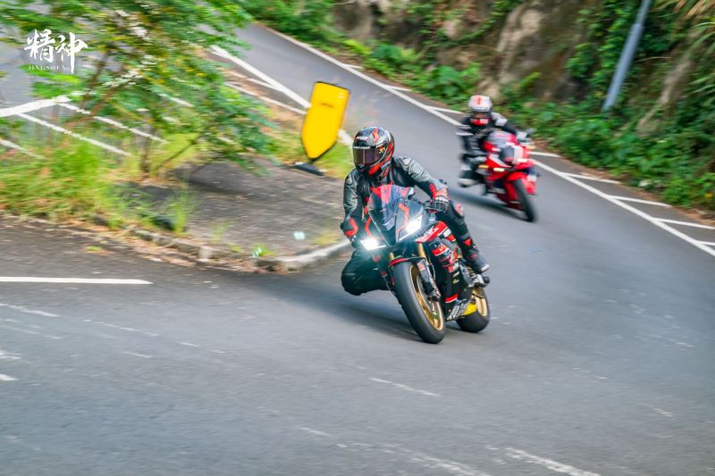 Yamaha R15