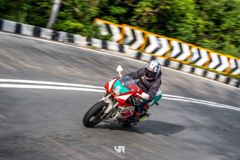 Yamaha FZ750