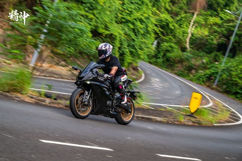 Yamaha R15