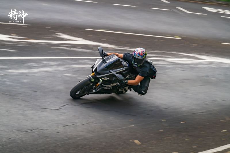 Yamaha R1
