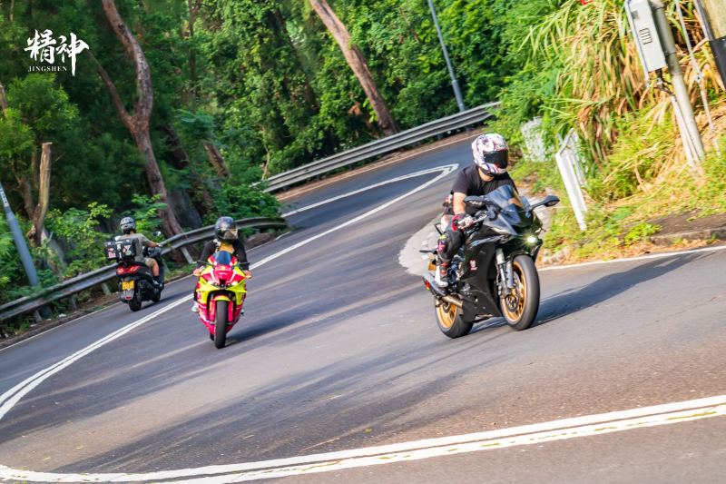 Yamaha R1
