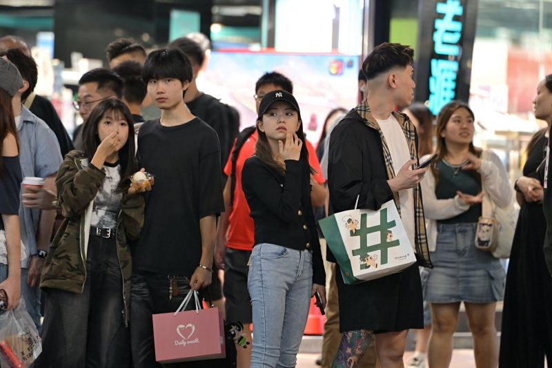 相嘅次序亂晒.. 搵相嘅朋友￼辛苦你🙌🏿