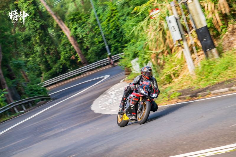 Yamaha R1