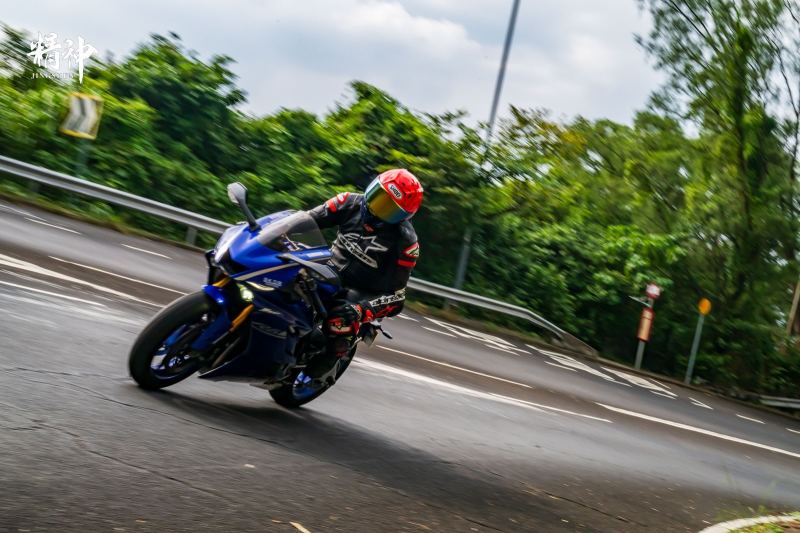 Yamaha R1
