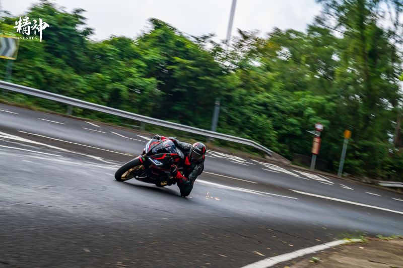Yamaha R15