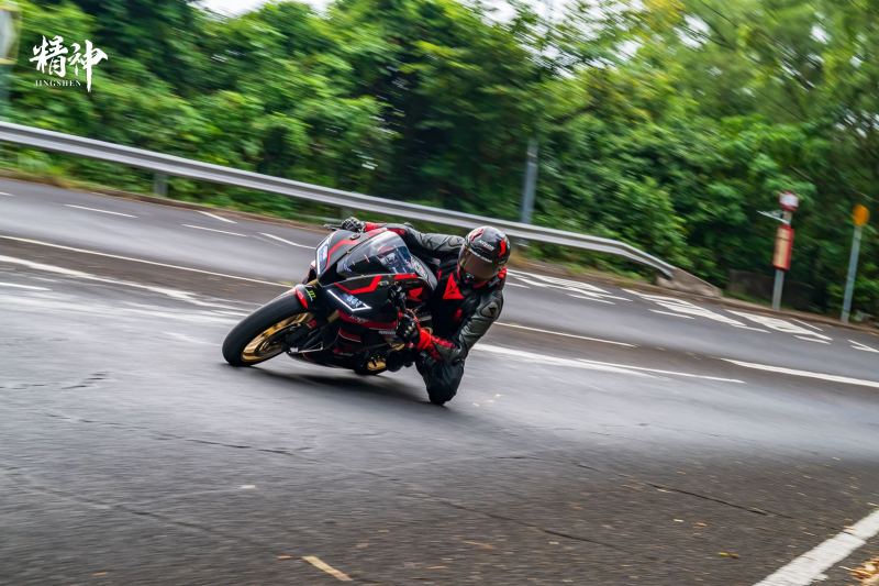 Yamaha R15