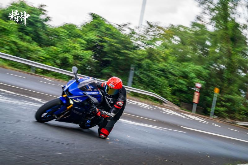 Yamaha YZF-R1