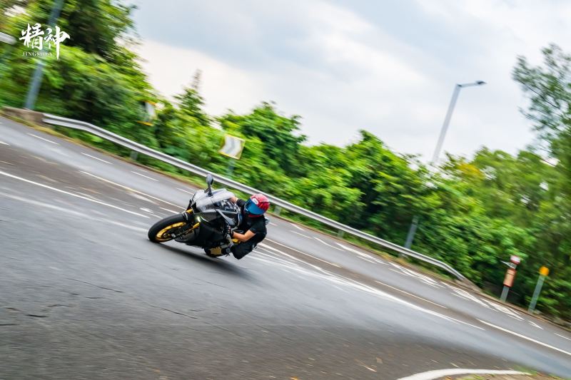 Yamaha R1