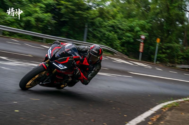 Yamaha R1M
