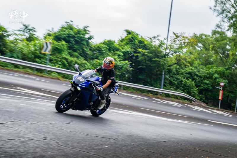 Yamaha YZF-R1