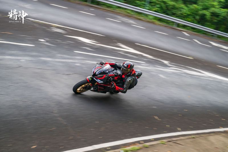 Yamaha R15