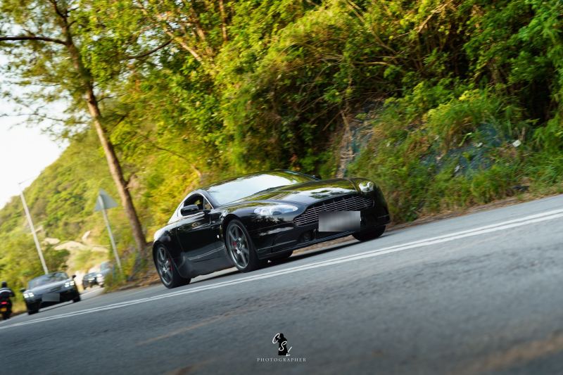 Aston Martin V12 Vantage