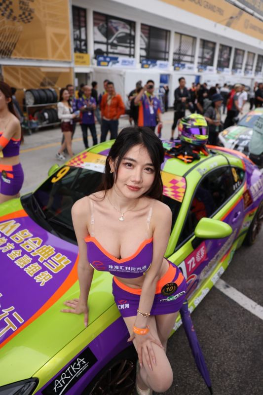 2025第72屆澳門格蘭披治大賽part.1路過唔小心影咗個百九萬粉車模網紅～張君雅 (直出原圖乜7都冇p過) with 17 Attachments: