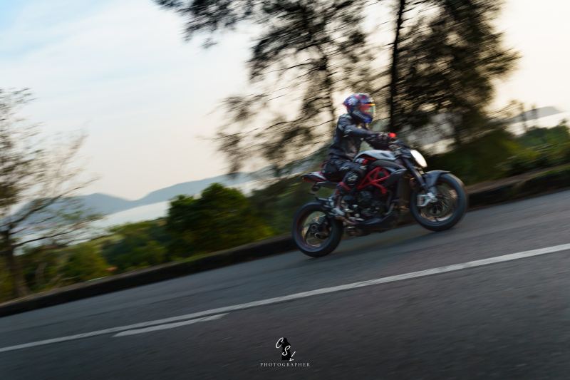 Aprilia Tuono V4