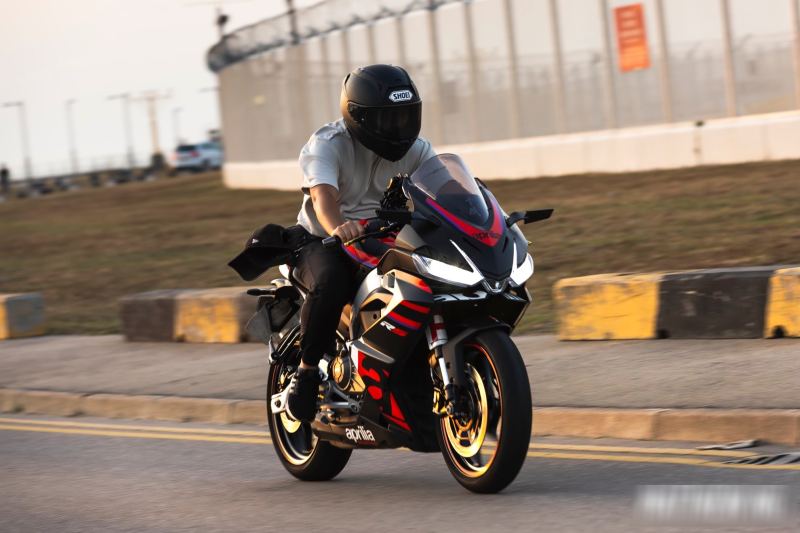 Aprilia R6