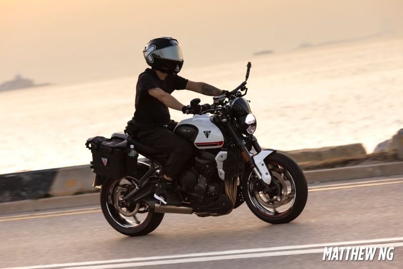 Triumph T120