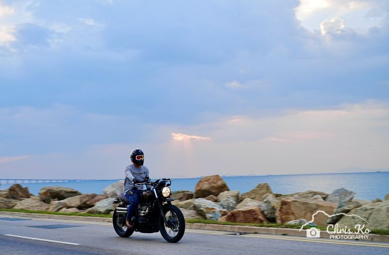 Triumph Bonneville or Scrambler (custom)