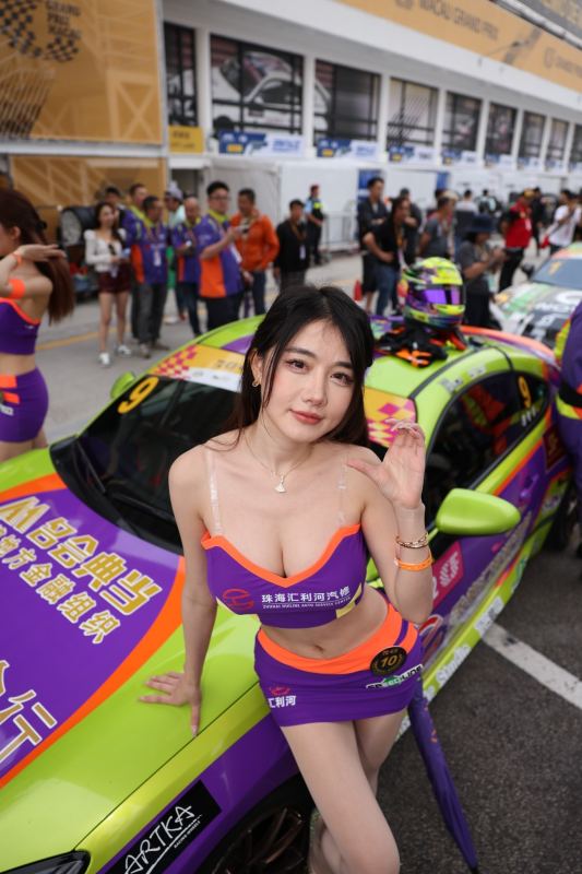 2025第72屆澳門格蘭披治大賽part.1路過唔小心影咗個百九萬粉車模網紅～張君雅 (直出原圖乜7都冇p過) with 17 Attachments: