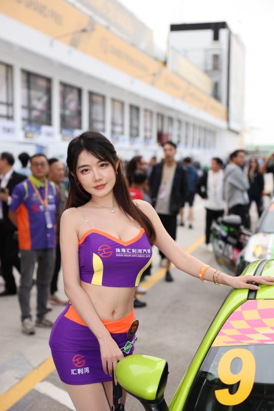 2025第72屆澳門格蘭披治大賽part.1路過唔小心影咗個百九萬粉車模網紅～張君雅 (直出原圖乜7都冇p過) with 17 Attachments: