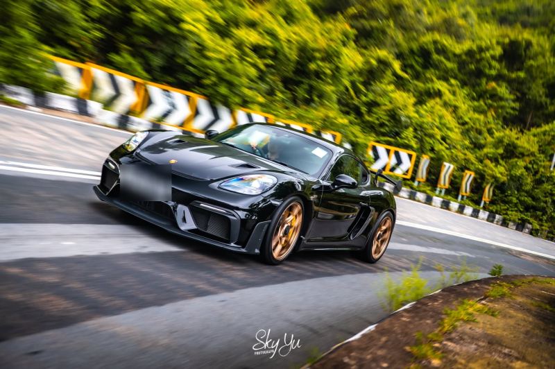 Porsche Cayman GT4 RS