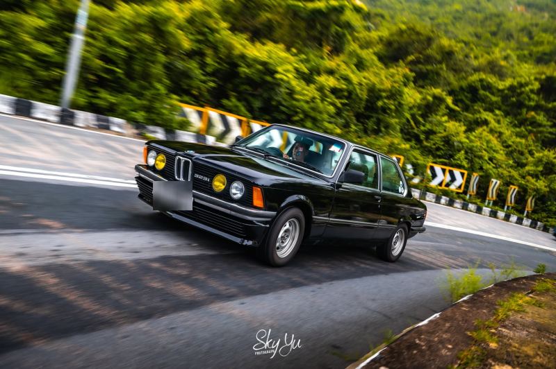 BMW 323i